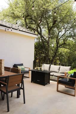 Maison Blanche | 2.5 Acres | Sleeps 13 - Image 2